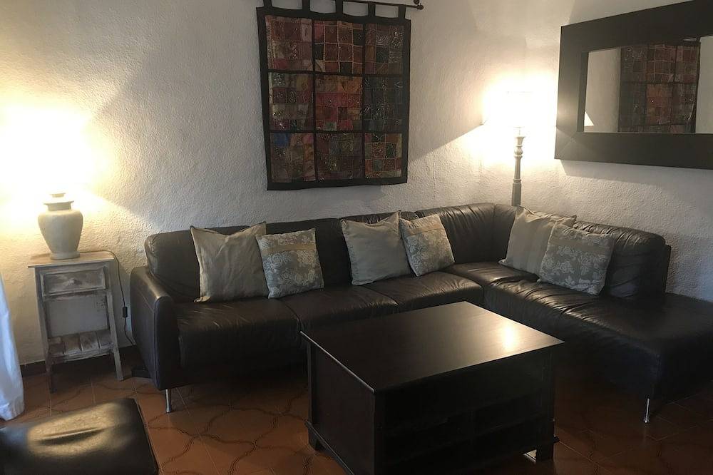 Ganze Wohnung, Menorca: beautiful 3 bedroom ground floor apartment with superb views in Sol d'Este, Es Castell