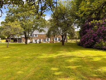 Location de vacances pour 10 personnes, avec jardin et vue dans Bourguenolles