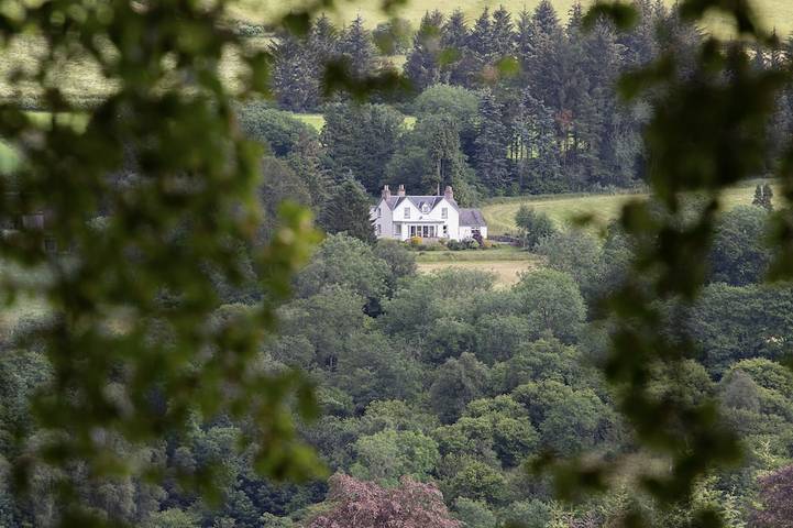 Holiday rental for 14 people, with pool and garden in Perthshire