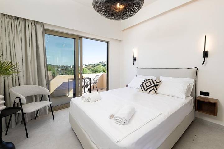 Appart’hôtel pour 2 personnes, avec Balcon et Terrasse ainsi que Jardin et Bassin pour enfant