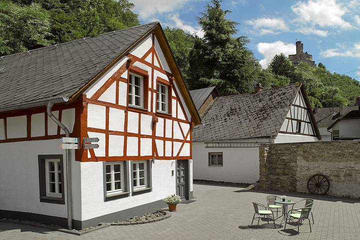 Ferienhaus für 4 Personen, mit Terrasse an der Burg Eltz