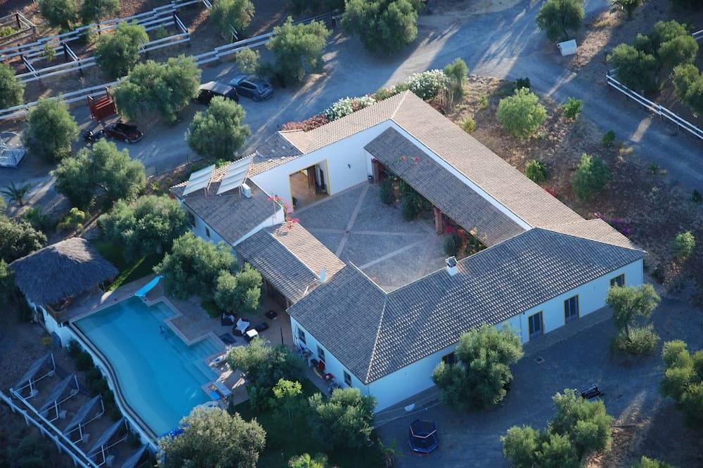 Finca Las Gateras 6-Bedroom Villa With Patio And Large Infinity Pool in Villamartín, Cádiz Provinz