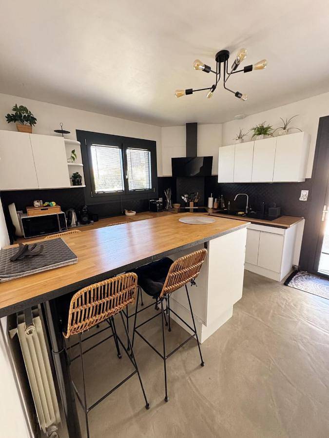 Location de vacances pour 6 personnes, avec jardin et jacuzzi ainsi que terrasse et piscine à Lunel-Viel - 4