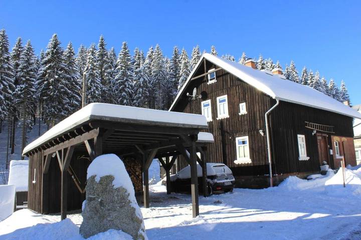 Gîte pour 12 personnes, avec vue et jardin à Klingenthal