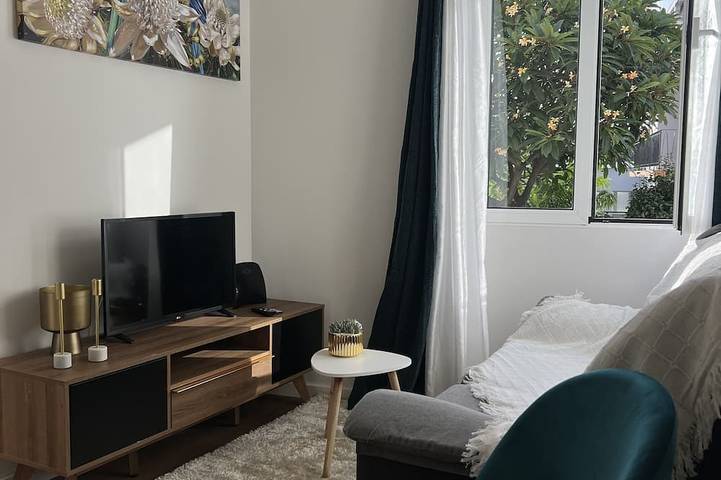 Ganze Wohnung, Very cozy, sunny 1 bedroom apartment. Located 5 minutes walk from the center in Funchal (Santa Luzia), Madeira