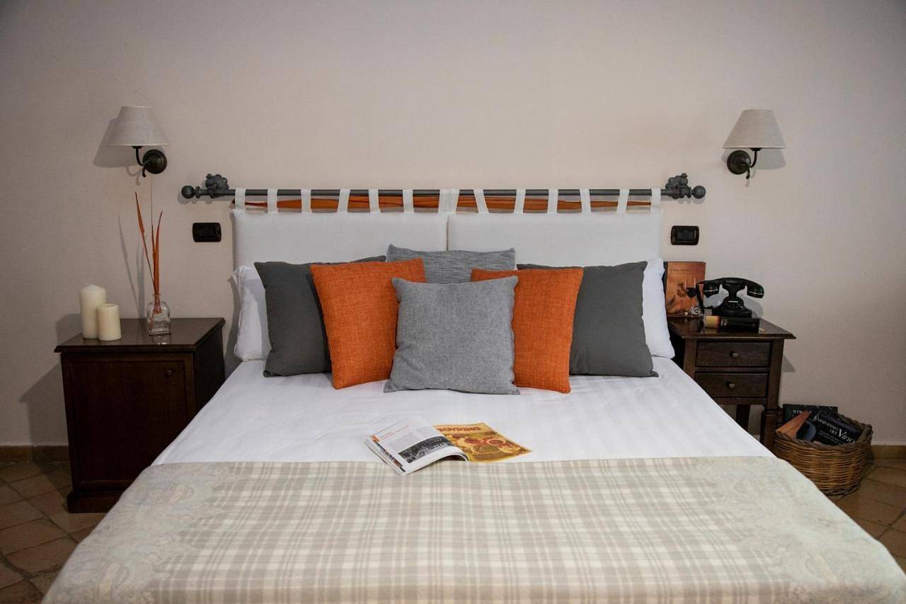 Double or Twin Room with Swimming Pool Access in Venosa, Vulture