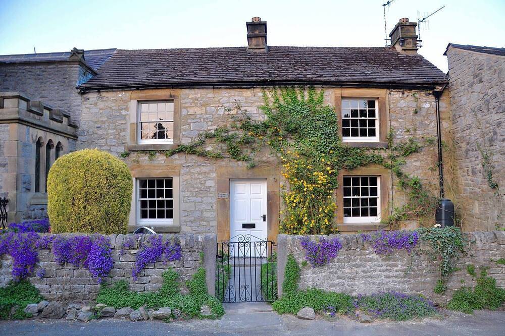 Superbly appointed, Cosy cottage in the heart of the Derbyshire Peak District in Ashford in the Water, Derbyshire