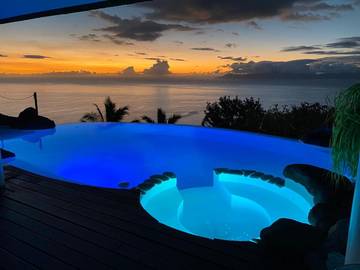 Cottage pour 8 personnes, avec vue ainsi que jardin et piscine dans Punaauia