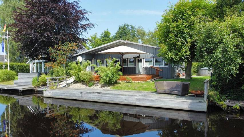 Ferienhaus für 4 Personen, mit Garten und Seeblick sowie Ausblick, mit Haustier in Südbrookmerland - 2