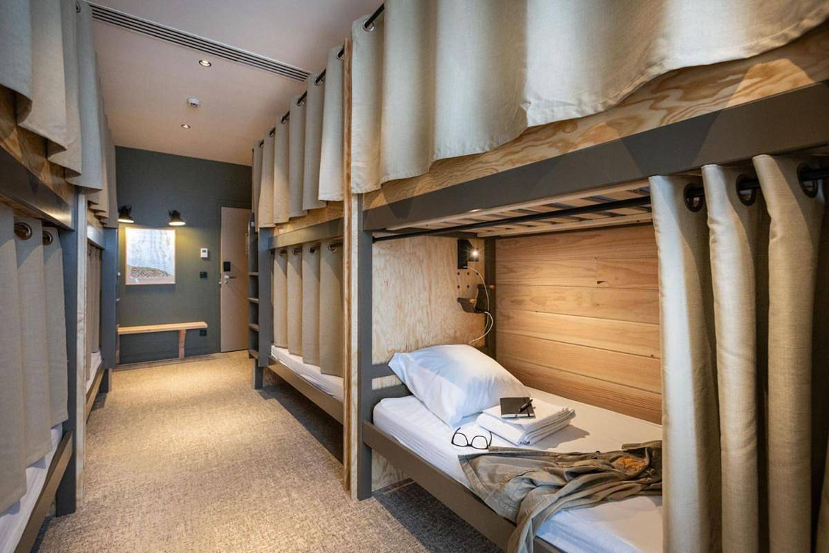 4-Bed Mixed Dormitory Room in Versailles, Yvelines