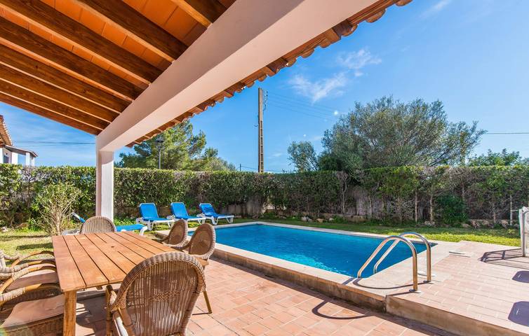 Seaside Bliss: Luxe Apartment with Pool & Kitchen near Caló des Homes Morts in Caló des Pou (Santanyí), Santanyí