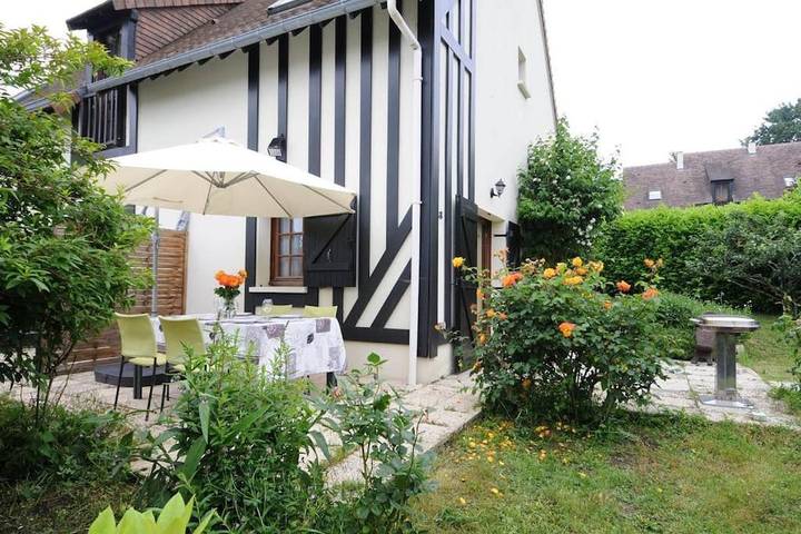 Holiday home for 4 people, with terrace and view as well as garden - 1