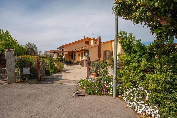 Casa vacanza per 3 persone, con Terrazza e Giardino nonché Panorama a Pescia Romana
