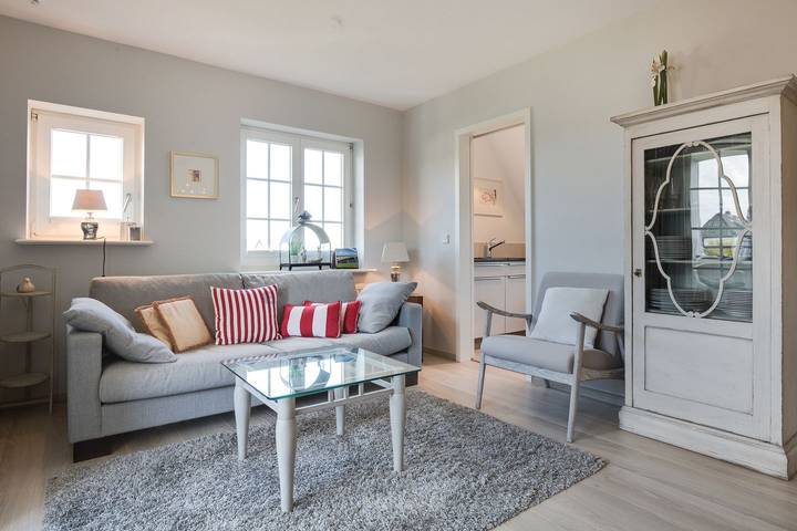 Ganze Wohnung, Zwischen Dorfteich & Dünen - Ein traumhaftes Landhaus im Friesenstil. in Wenningstedt, Sylt