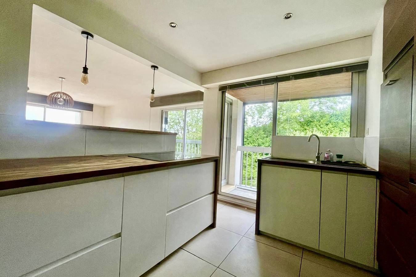 Appartement entier, Le Papillon,  F3 moderne avec terrasse et parking in Mont-Saint-Aignan, Région de Rouen