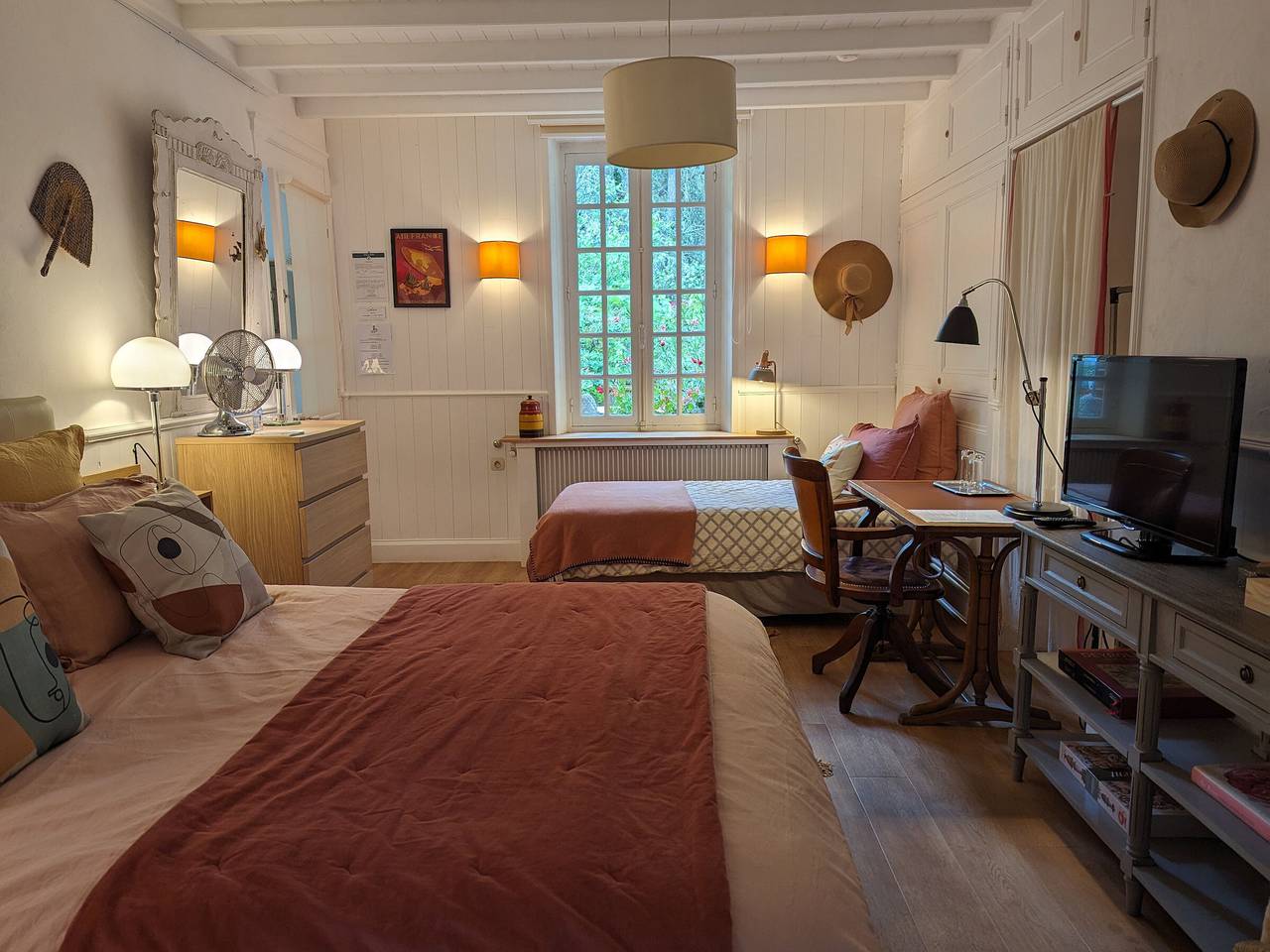 Chambre spacieuse, entrée privée, animaux admis, Wifi in Région de Montargis