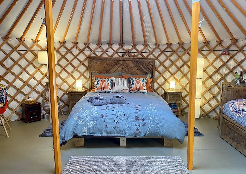 Stay in an Authentic Mongolian Yurt with Private Hot Tub in Kings County (Kanada)