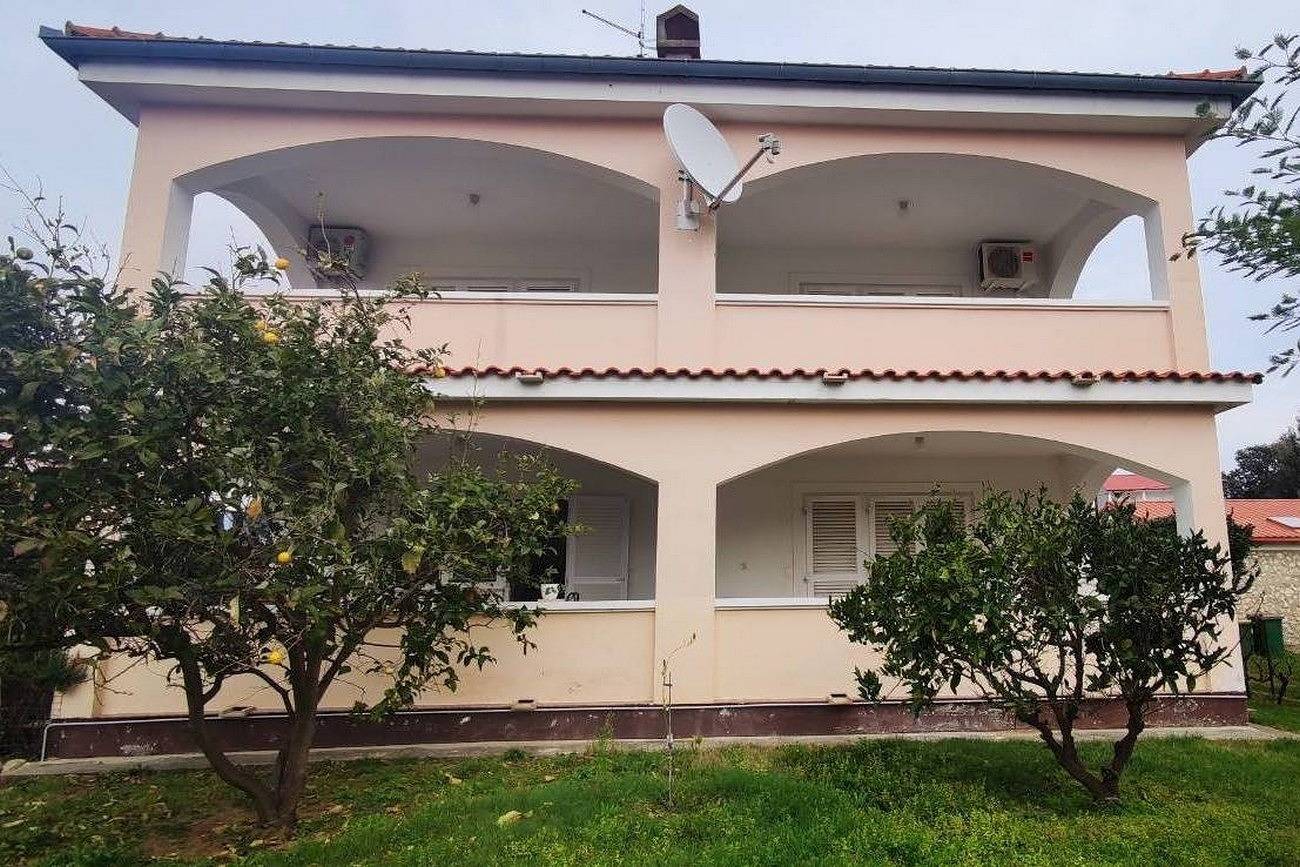 Ganze Wohnung, 1-Zimmer-Ferienwohnung mit Balkon Lopar (Rab) -c in Lopar, Rab
