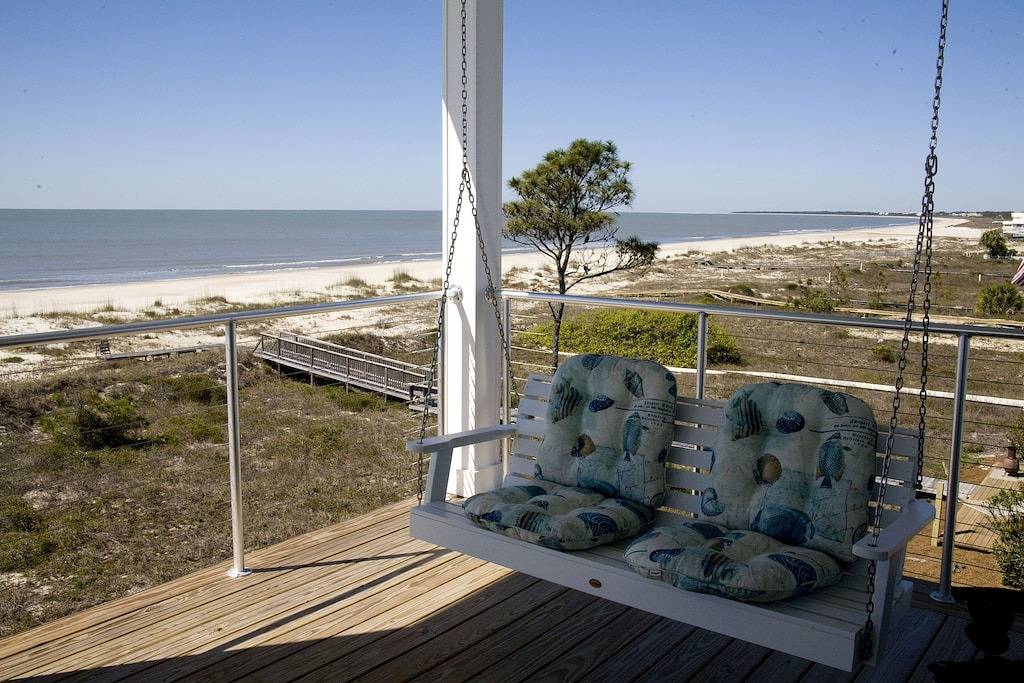 Neues Gulf Front Beach House mit offenem Konzept und Aufzug sowie 50 m Promenade. in Indian Pass, Cape San Blas
