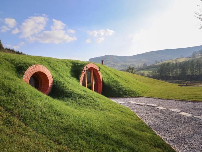Hut for 4 people, with Garden in Wales