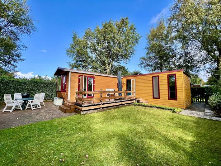 Vakantiehuis voor 4 personen, with terras and zwembad as well as tuin and sauna in Sint Maartensvlotbrug