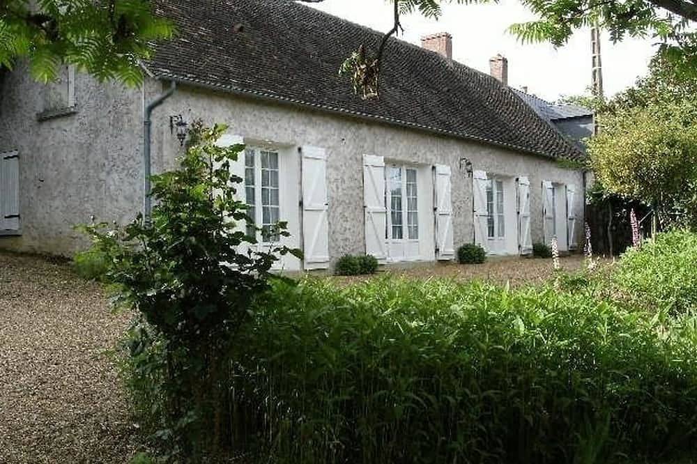 Charmante longère avec grand terrain au bord de la forêt de Bercé, idéale pour des vacances paisibles in Saint-Vincent-du-Lorouër, Sarthe