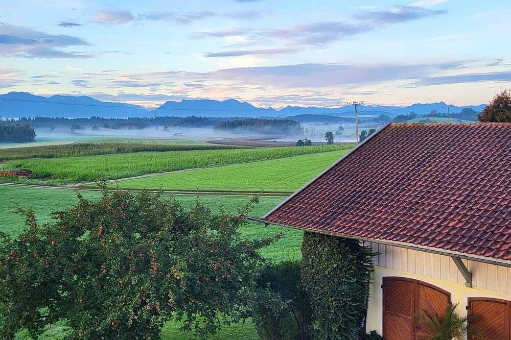 Entire apartment, Quietly located first floor apartment with private terrace and mountain view in Pittenhart, Chiemsee