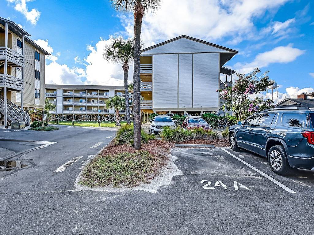 Ganze Wohnung, Private balcony overlooking the beach! in Tybee Island, Chatham County