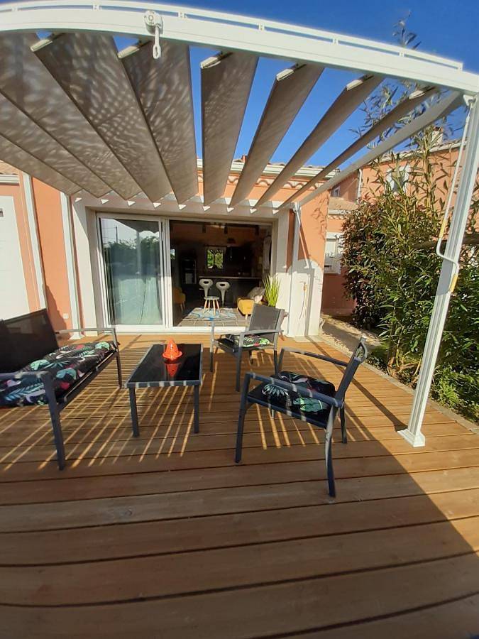 Location de vacances pour 4 personnes, avec Terrasse ainsi que Jardin et Vue à La Jonchère