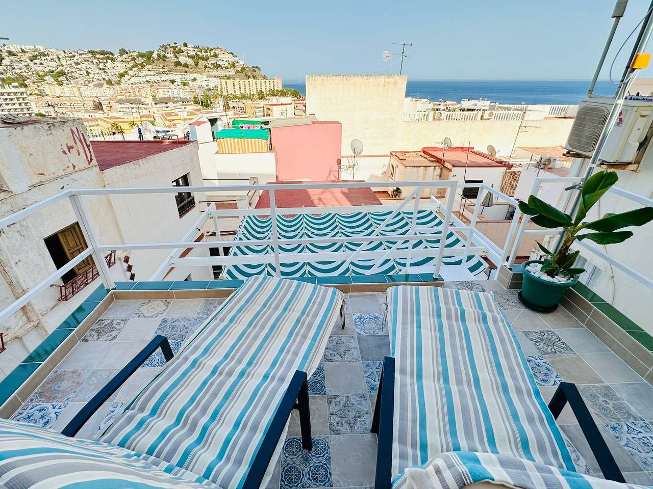 Casa vacacional 'Casa El Camaleón' con Wi-Fi y aire acondicionado in Casco antiguo de Almuñécar, Almuñecar