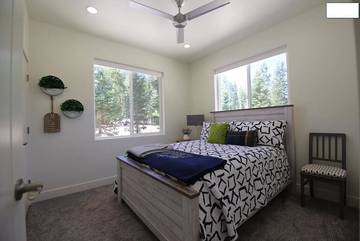 Log Cabin for 11 Guests in Duck Creek Village, Dixie National Forest, Picture 4