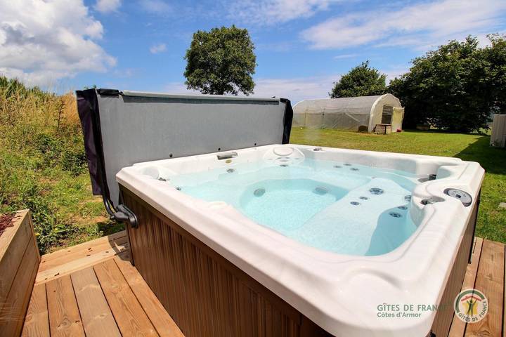 Gîte für 25 Personen, mit Whirlpool und Terrasse sowie Garten und Pool in Côtes-d'Armor - 2
