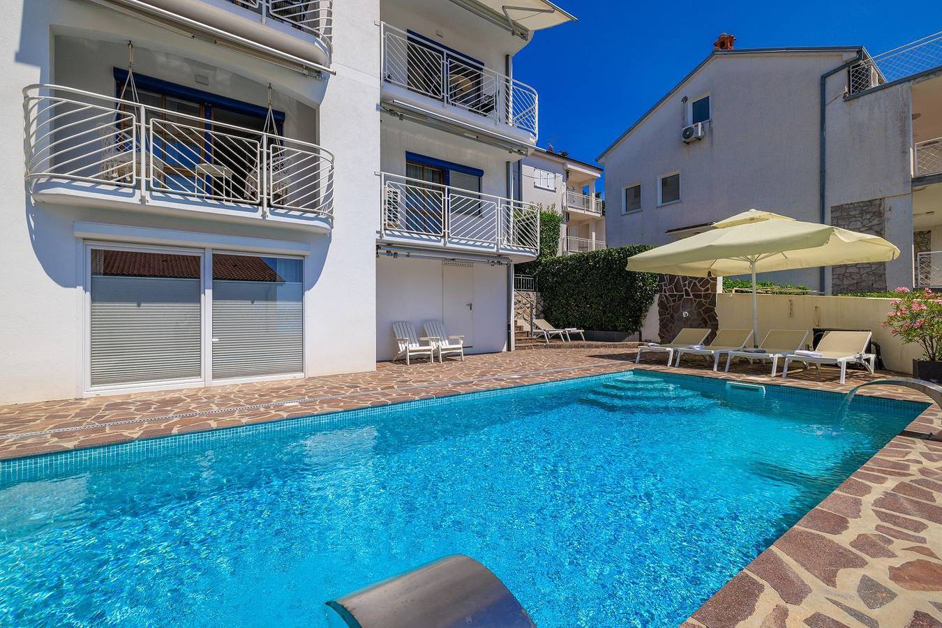 Ganze Wohnung, Traumhaftes Apartment nur 100 Meter zum Strand mit Pool in Crikvenica, Primorje-Gorski Kotar
