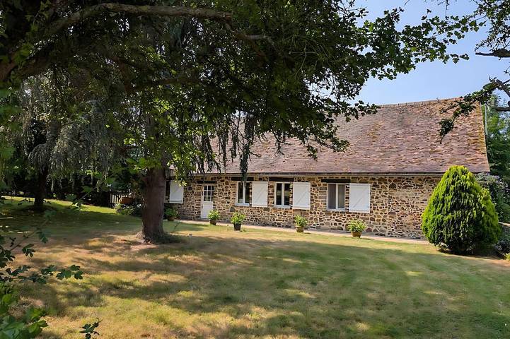 Gîte pour 5 personnes, avec piscine, animaux acceptés à Thorigné-en-Charnie