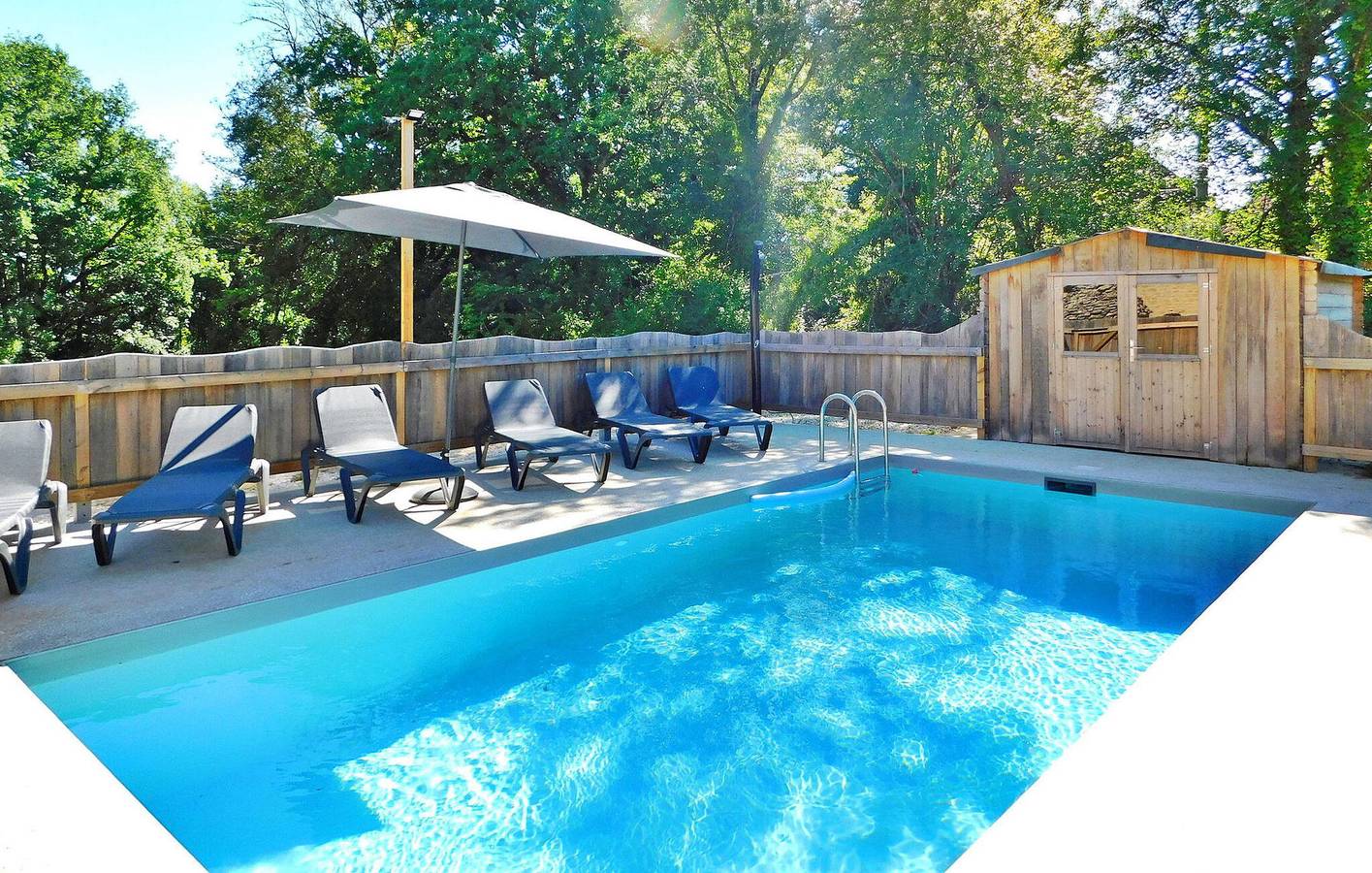 Appartement de luxe avec piscine, parking, climatisation et WiFi in Saint-Julien-de-Lampon, Quercy