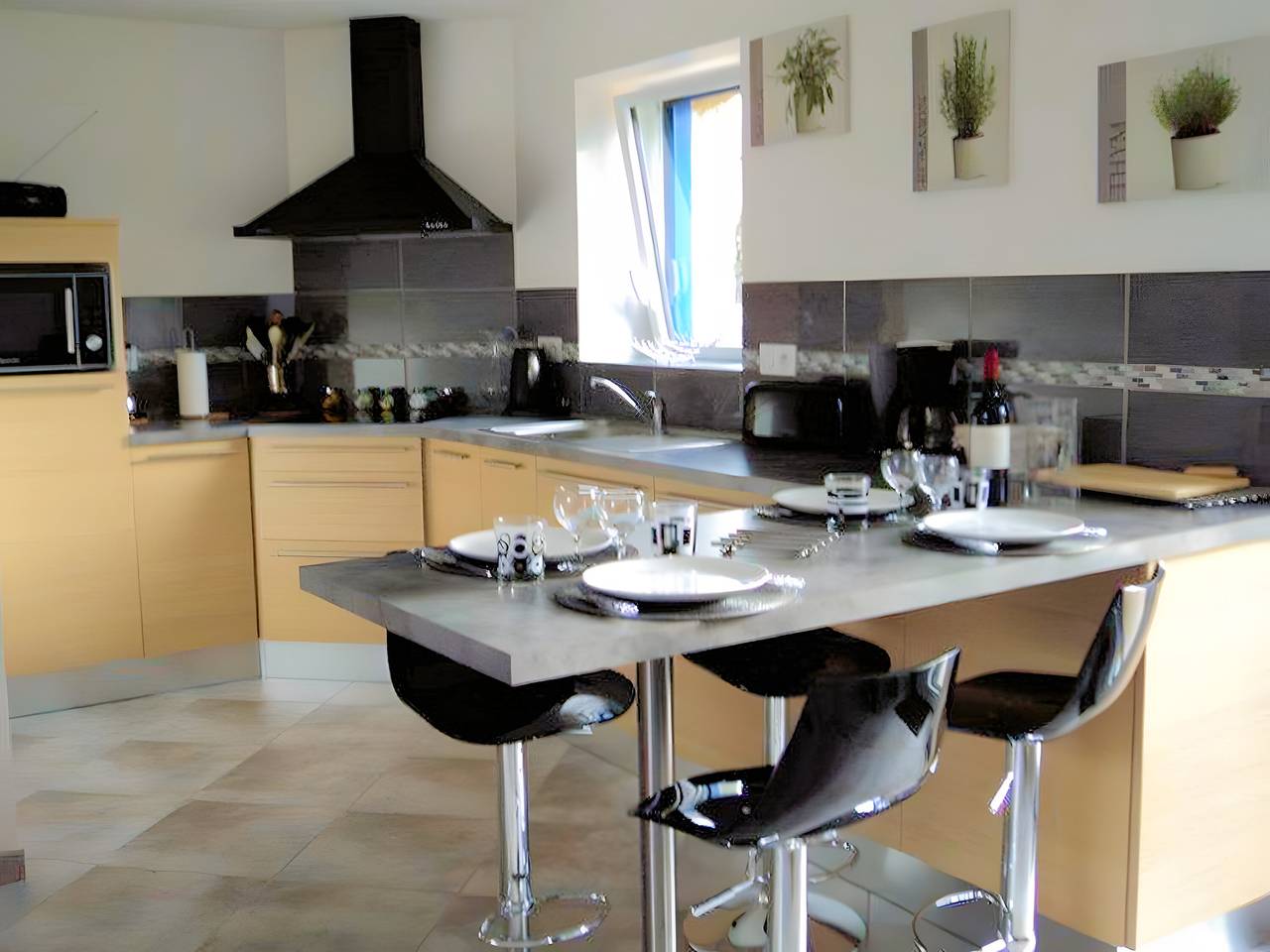 Vakantiehuis 'Petite Maison' met privéterras en gedeelde tuin in Taulé, Ceinture Dorée