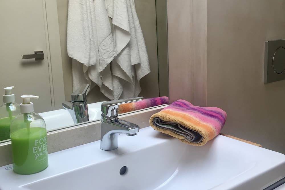Sa Caseta.  A newly renovated urban house. 1 min walk to town square in Sóller, West Majorca