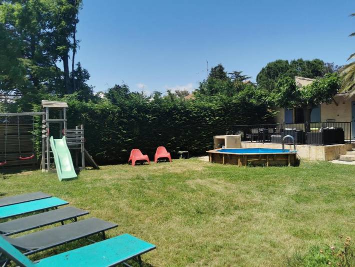 Location de vacances pour 6 personnes, avec vue ainsi que jardin et piscine à Lapalud - 2