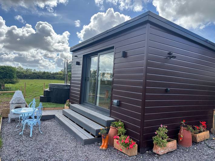 Holiday rental for 2 people, with hot tub and terrace as well as garden, child-friendly on the Isle of Anglesey