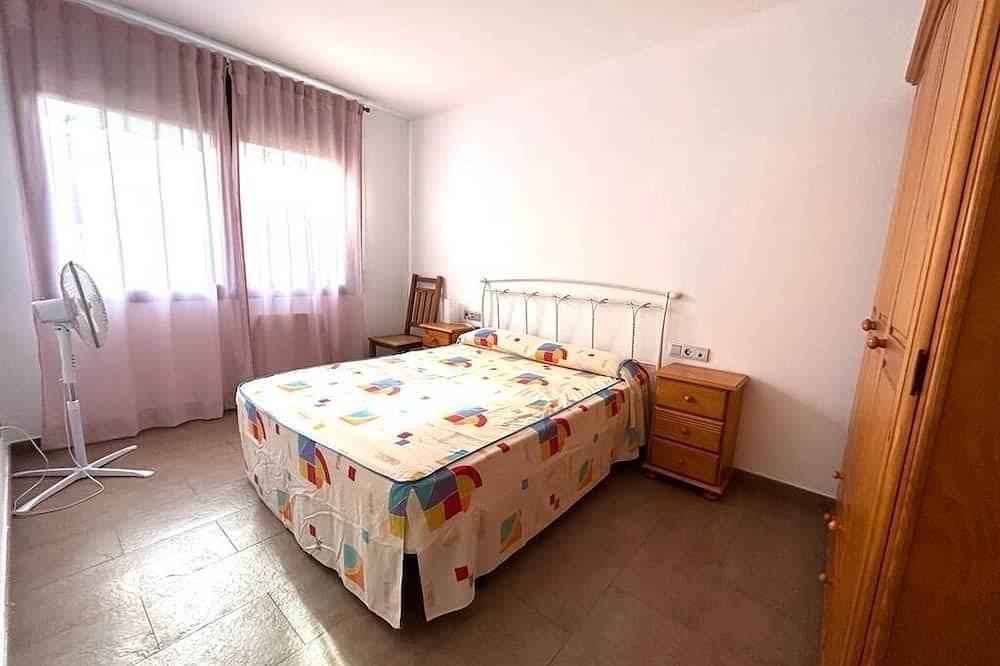 Villa with pool, parking and wifi next to Roc de Sant Gaieta with sea views. in Roda de Berà, Costa Dorada