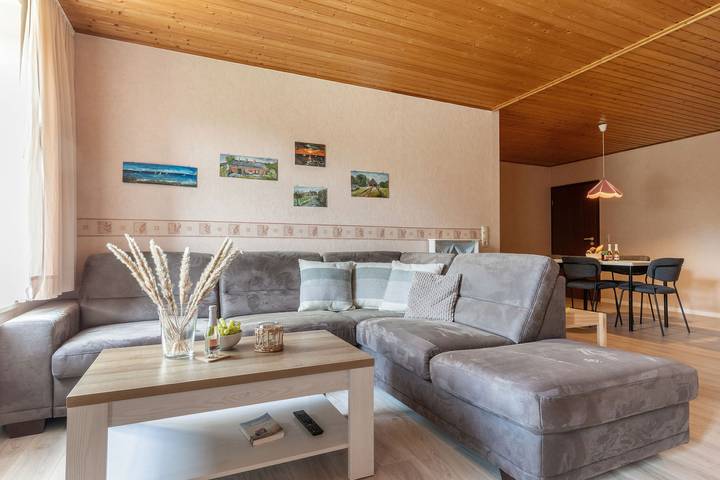 Ferienwohnung für 5 Personen, mit Terrasse und Garten in Westermarkelsdorf