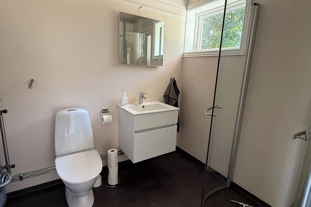 Unique accommodation in tranquility with stunning lake views! in Kronoberg