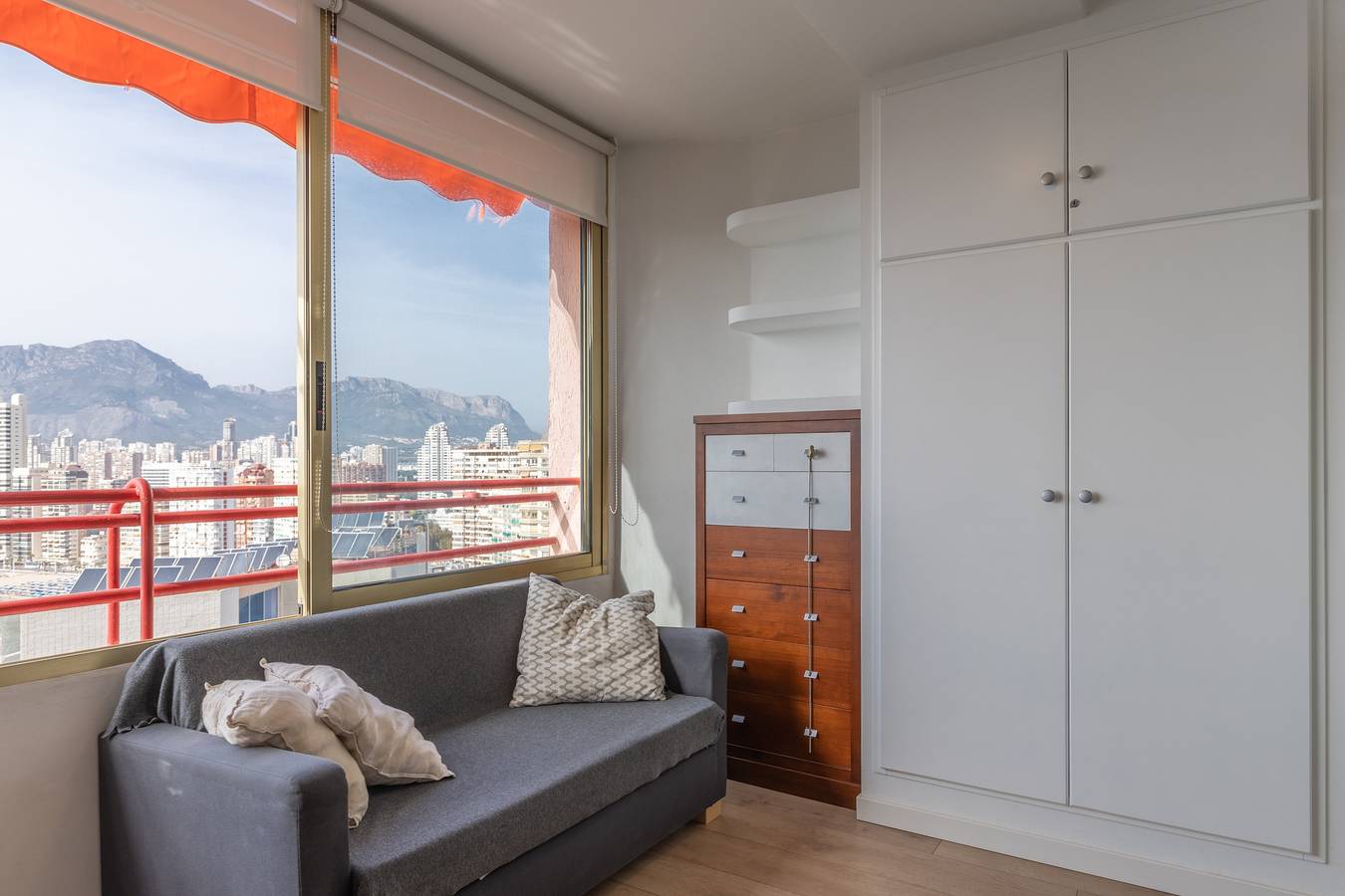 Entire apartment, Apartment "Don Miguel 2" with Amazing Sea View, Shared Pool & Wi-Fi in Benidorm, Costa Blanca