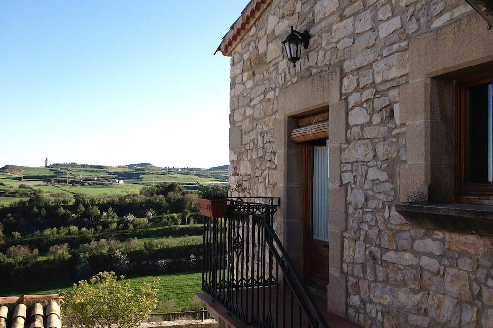 Les Corts de Cal Farrés, maison rurale à 1 h. de Bcn : piscine, barbecue, jardin in Calonge de Segarra, Barcelone l'intérieur des terres