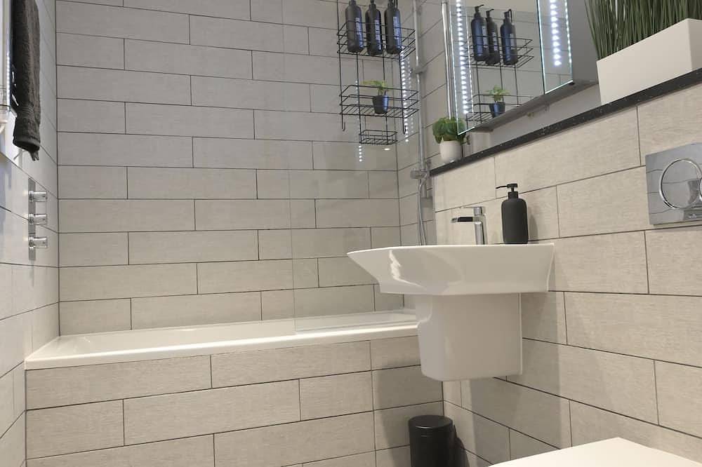 Ganze Wohnung, Apartment in Croydon - 1 Min walk to Train in Sutton (London), London