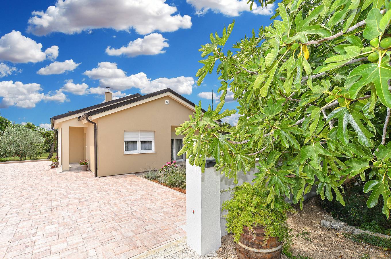 Ferienhaus für 4 Personen mit Terrasse in Medulin Stadt, Medulin