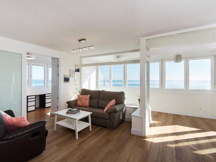 Entire holiday apartment, Magic of the ocean, Front Line Beach Apartment in Playa de Playamar, Torremolinos