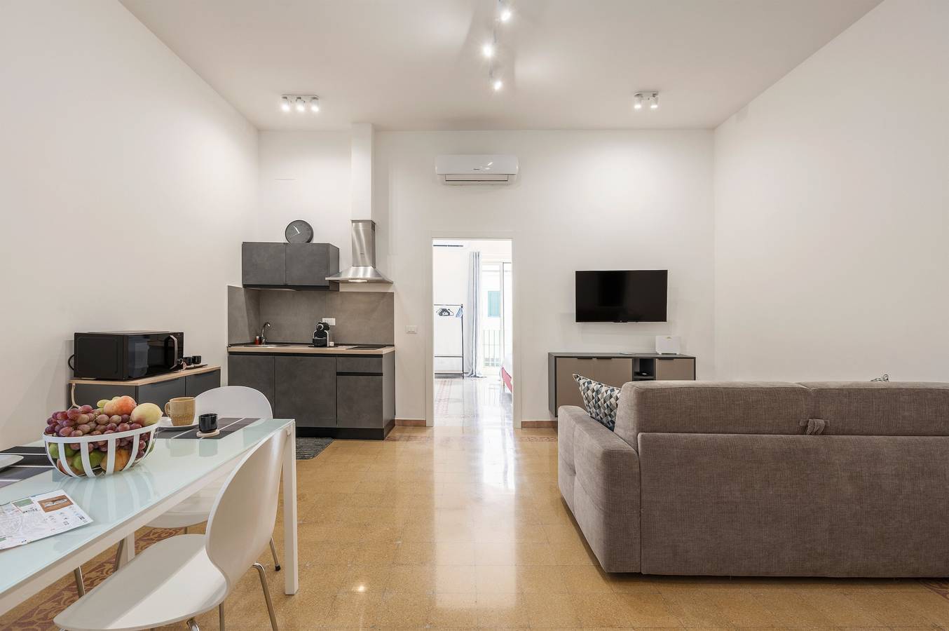 Apartamento entero, Apartamento 'Almaré Mondello' con Balcón, Wi-Fi y Aire Acondicionado in Palermo, Provincia de Palermo