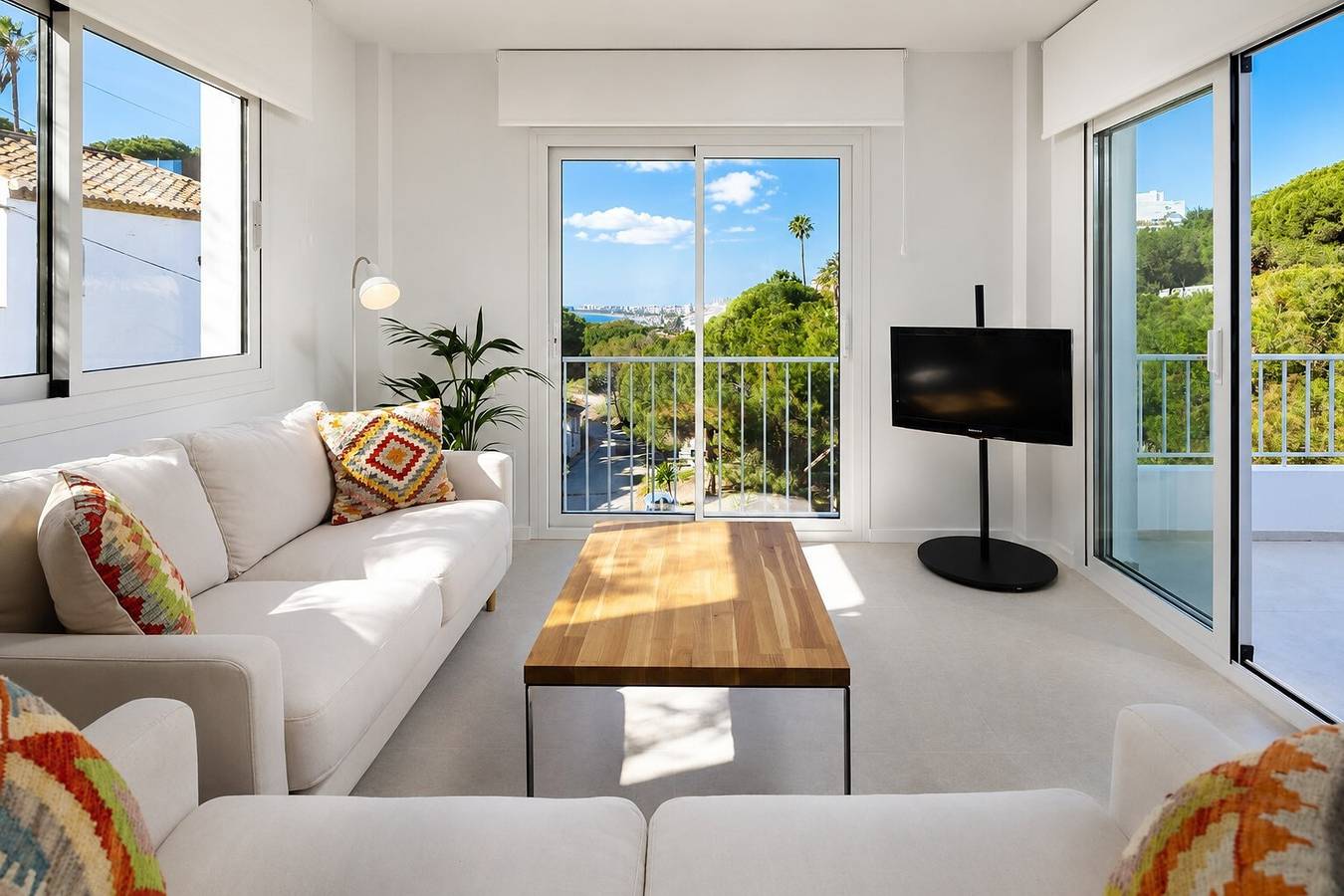 Apartamento 'Azura' con vistas al mar, Wi-Fi y aire acondicionado in Urbanización Villa del Mar, Vélez-Málaga