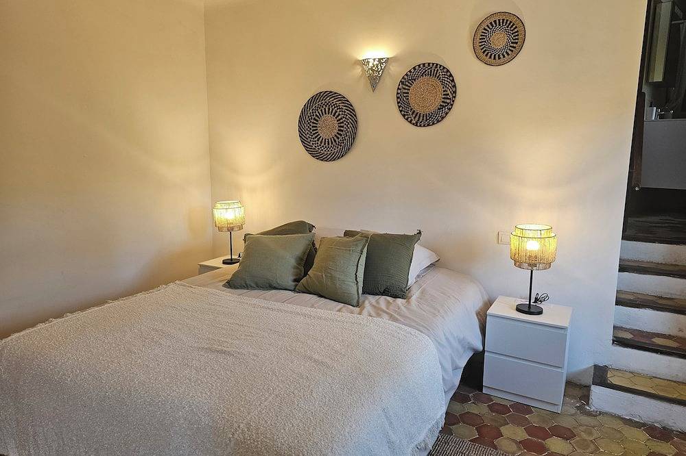 Ganze Wohnung, Small apartment in the village in Lauris, Regionaler Naturpark Luberon